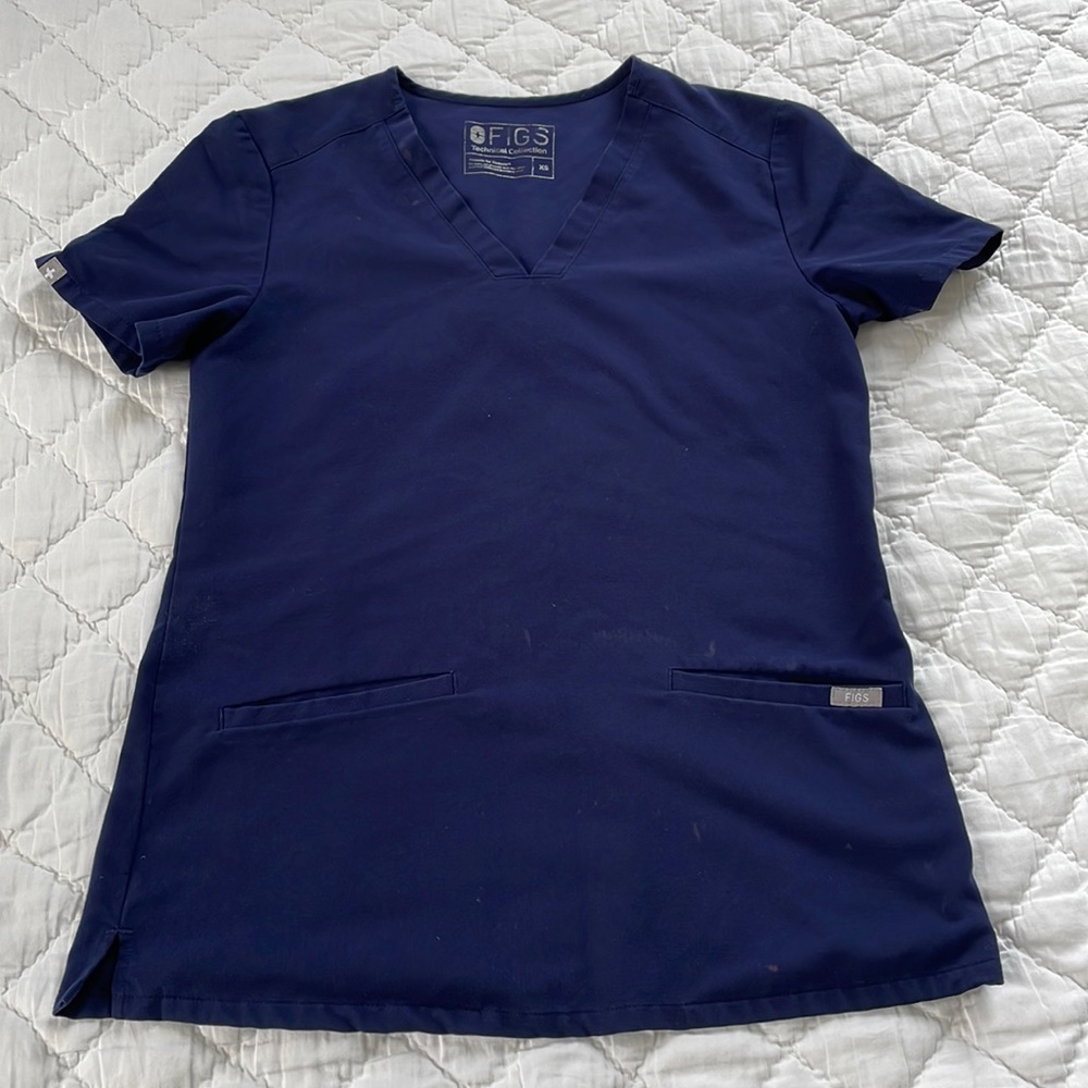Figs scrub top with pockets